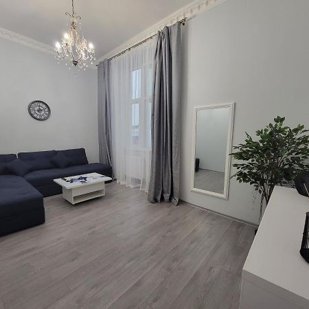 Warm & Cozy Apartment In The Heart Of Historical Lviv Buitenkant foto