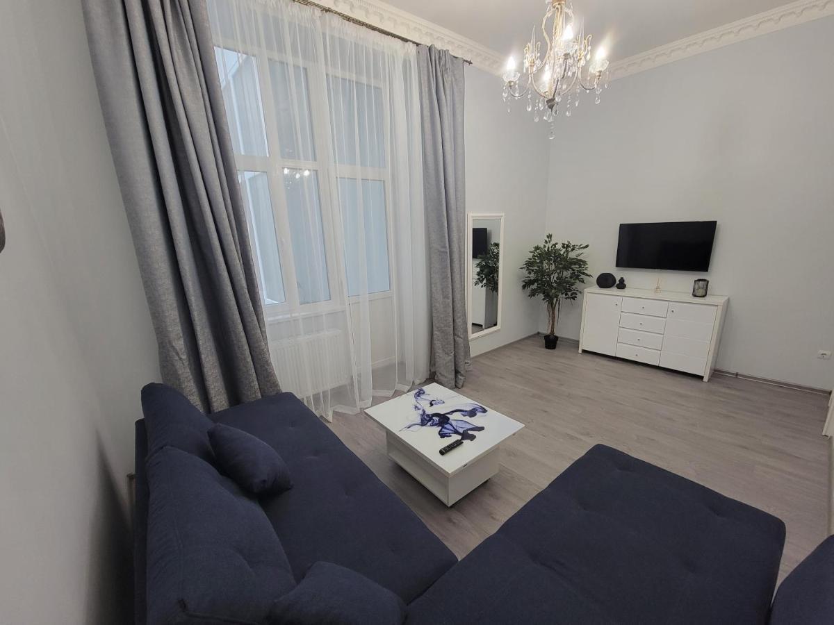 Warm & Cozy Apartment In The Heart Of Historical Lviv Buitenkant foto
