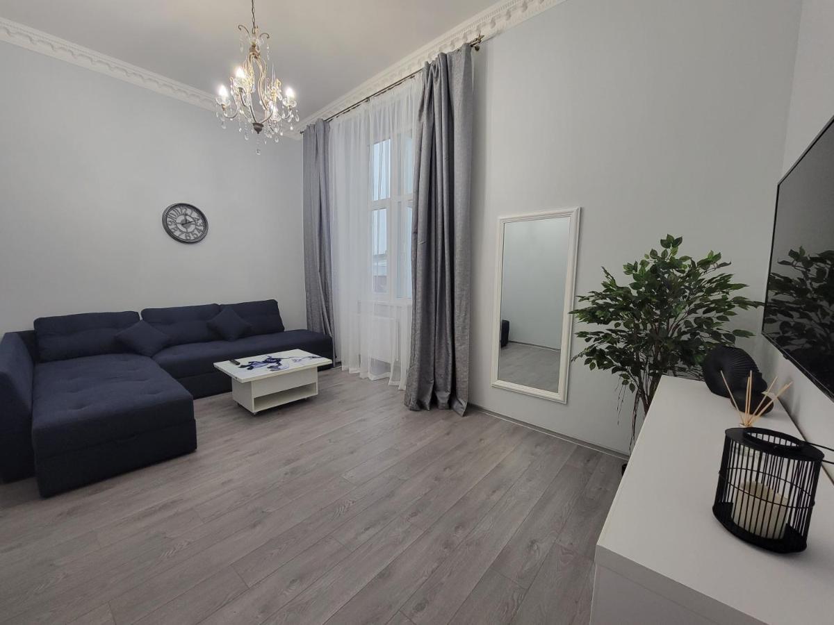 Warm & Cozy Apartment In The Heart Of Historical Lviv Buitenkant foto